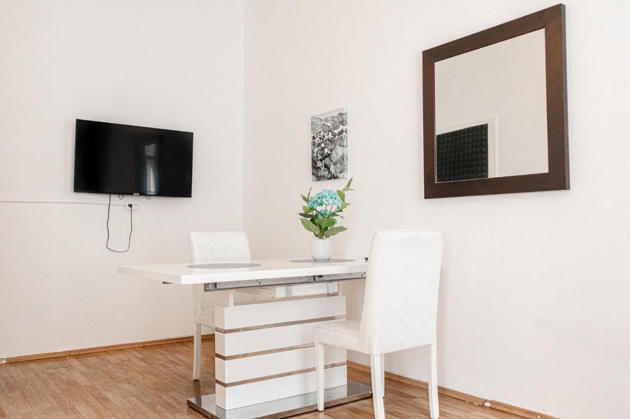 Central Belvedere 3Br Shared Apartment - 12 Min From City Center ウィーン エクステリア 写真