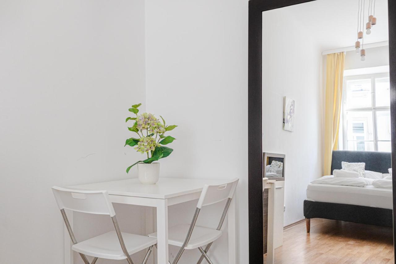 Central Belvedere 3Br Shared Apartment - 12 Min From City Center ウィーン エクステリア 写真