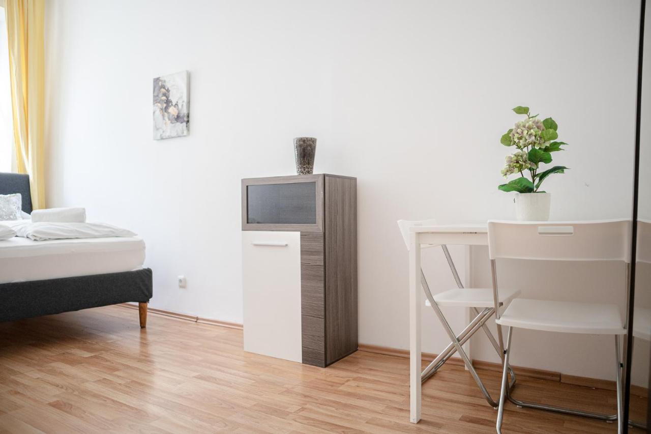 Central Belvedere 3Br Shared Apartment - 12 Min From City Center ウィーン エクステリア 写真