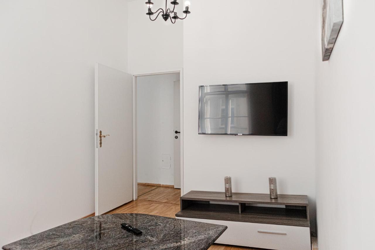 Central Belvedere 3Br Shared Apartment - 12 Min From City Center ウィーン エクステリア 写真