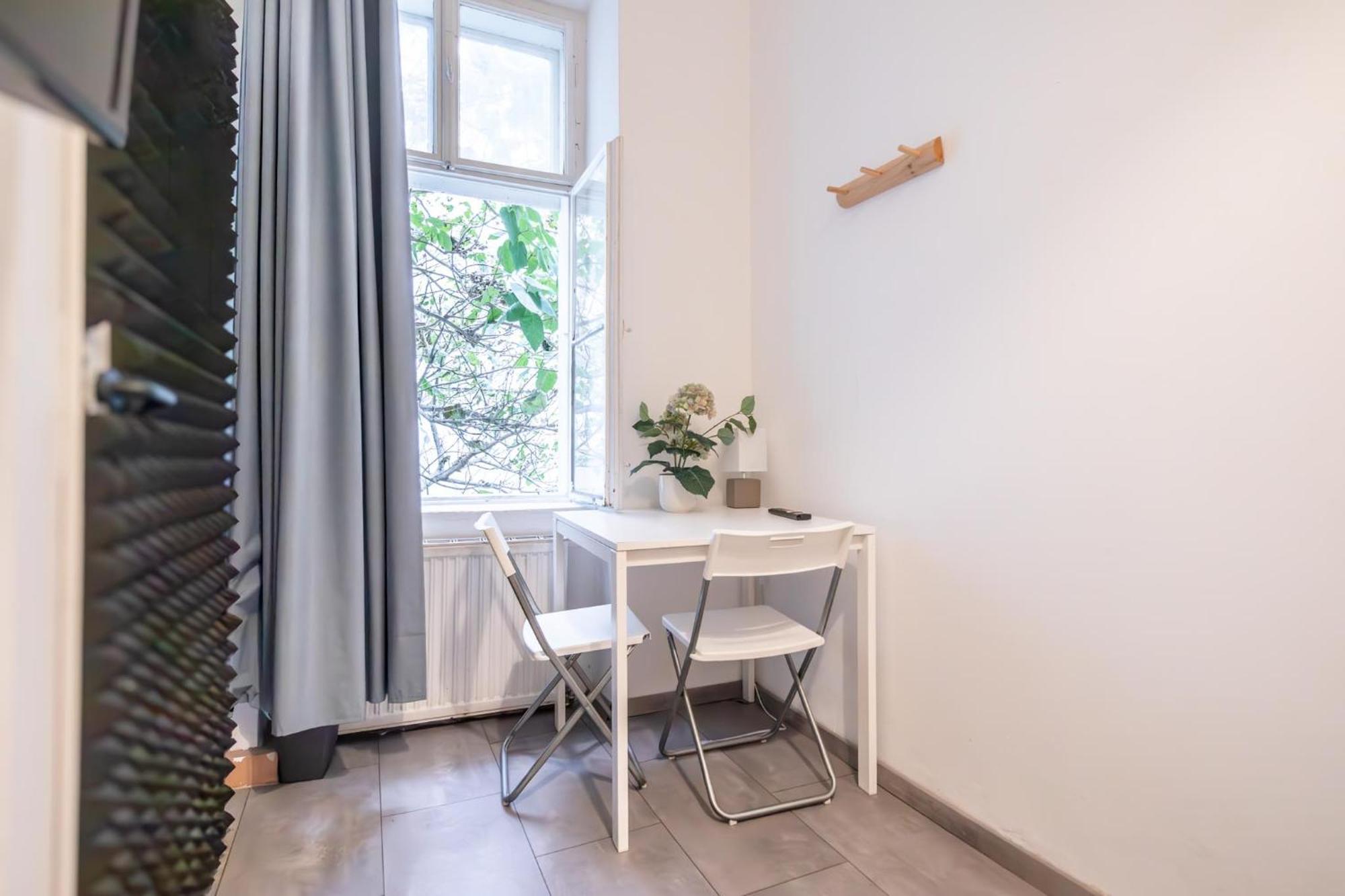 Central Belvedere 3Br Shared Apartment - 12 Min From City Center ウィーン エクステリア 写真