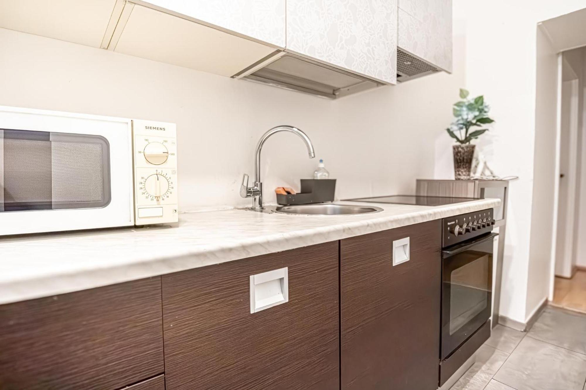 Central Belvedere 3Br Shared Apartment - 12 Min From City Center ウィーン エクステリア 写真