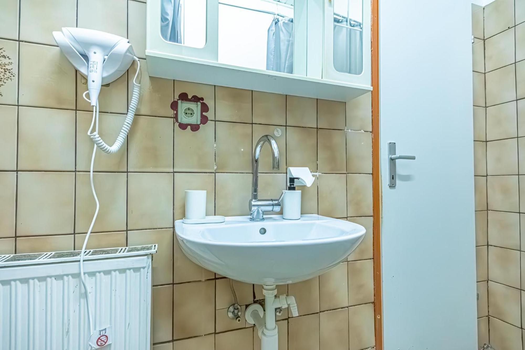 Central Belvedere 3Br Shared Apartment - 12 Min From City Center ウィーン エクステリア 写真
