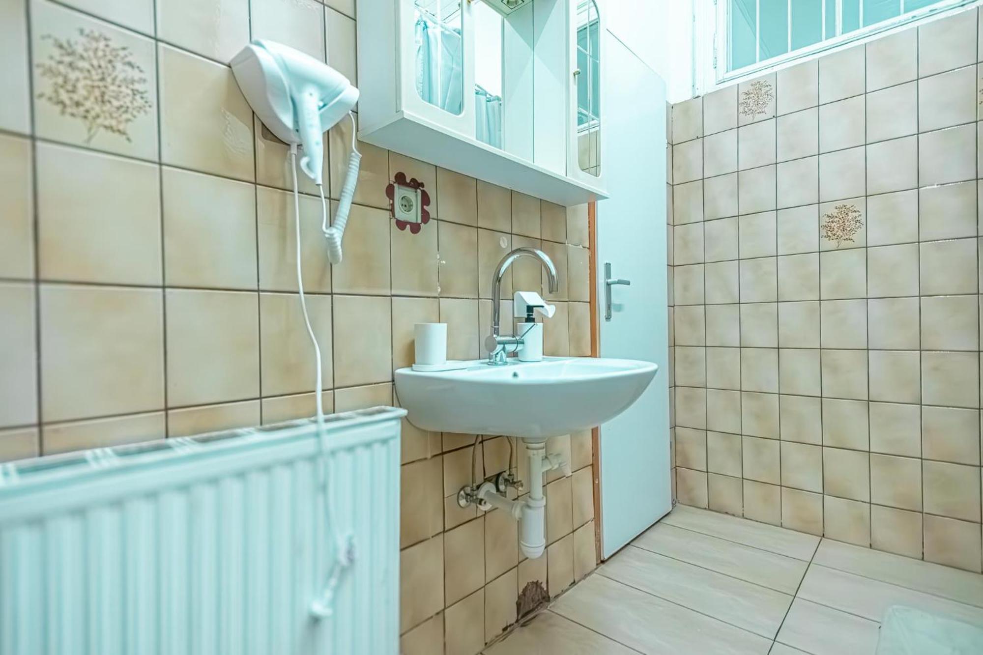 Central Belvedere 3Br Shared Apartment - 12 Min From City Center ウィーン エクステリア 写真